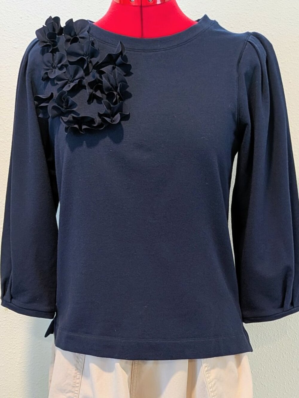 Small NWOT Chico's 3D Floral Applique  3/4 Sleeve Sweatshirt Navy Top